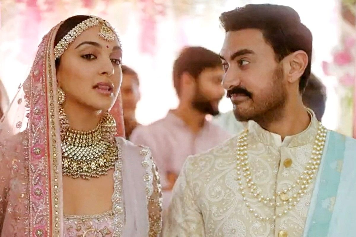 आमिर खान के एक विगयापण से हिंदू दक्षिणपंथियों में आक्रोश ।