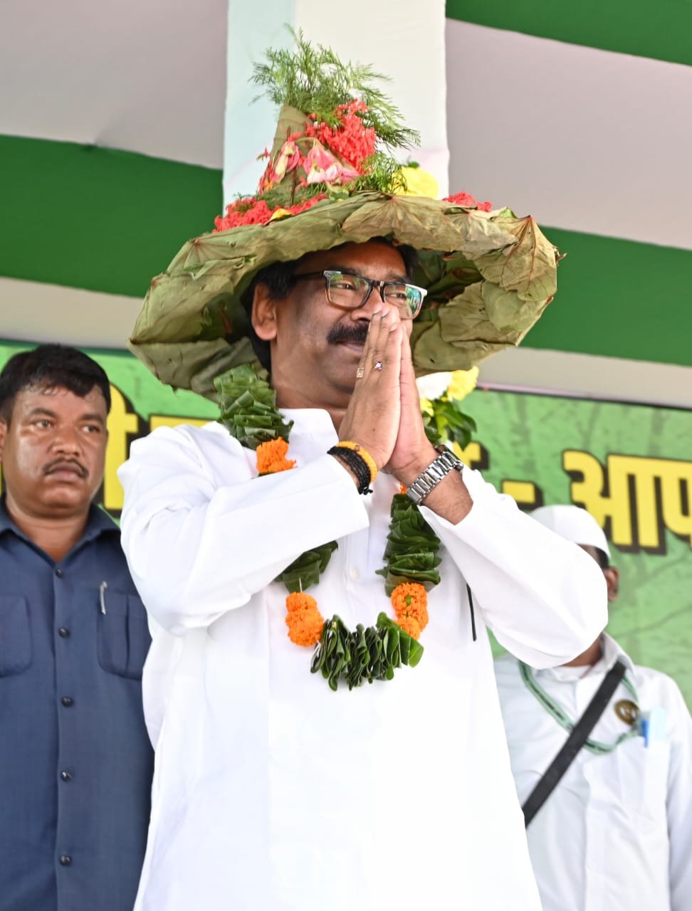 मुख्यमंत्री श्री हेमन्त सोरेन चाईबासा के गोइलकेरा में आयोजित “आपकी योजना आपकी सरकार आपके द्वार” कार्यक्रम में शामिल हुए