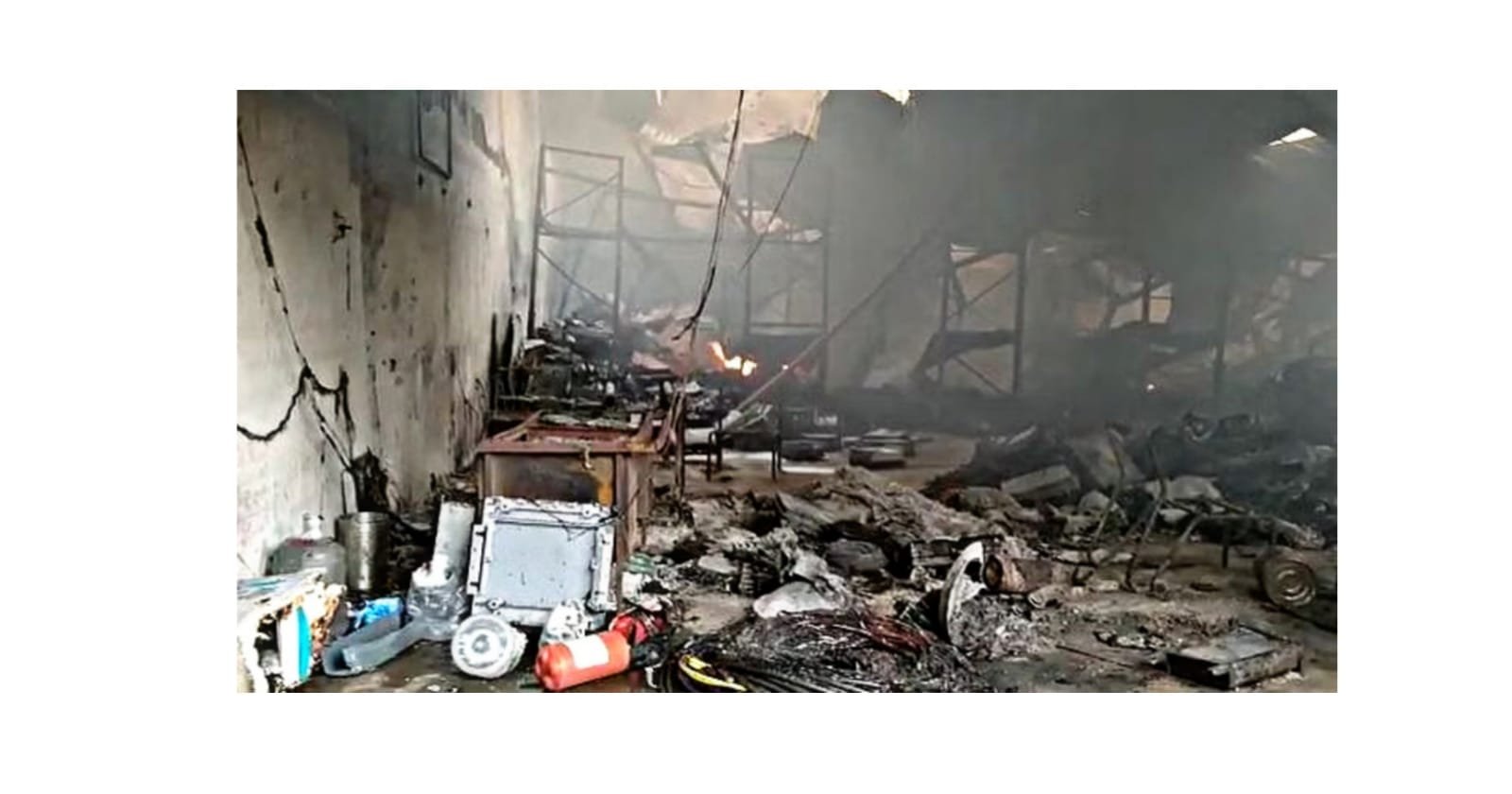 एयरटेल गोदाम में लगी आग, फायर ब्रिगेड ने पाया काबू ,हुआ लाखों का नुकसान