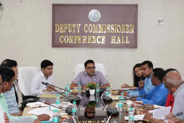 Chaibasa : 72 घंटे के अंदर निजी संपत्ति से पार्टी झंडा, फ्लैक्स, बैनर हटा लें राजनीतिक दल