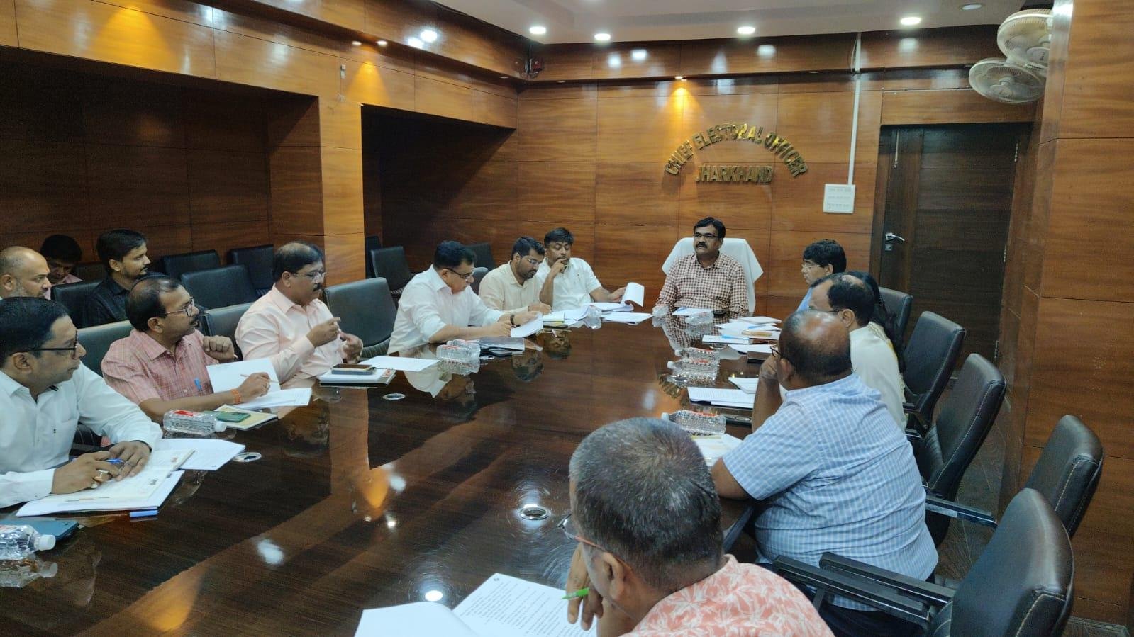 election commission: मुख्य निर्वाचन पदाधिकारी की बैठक