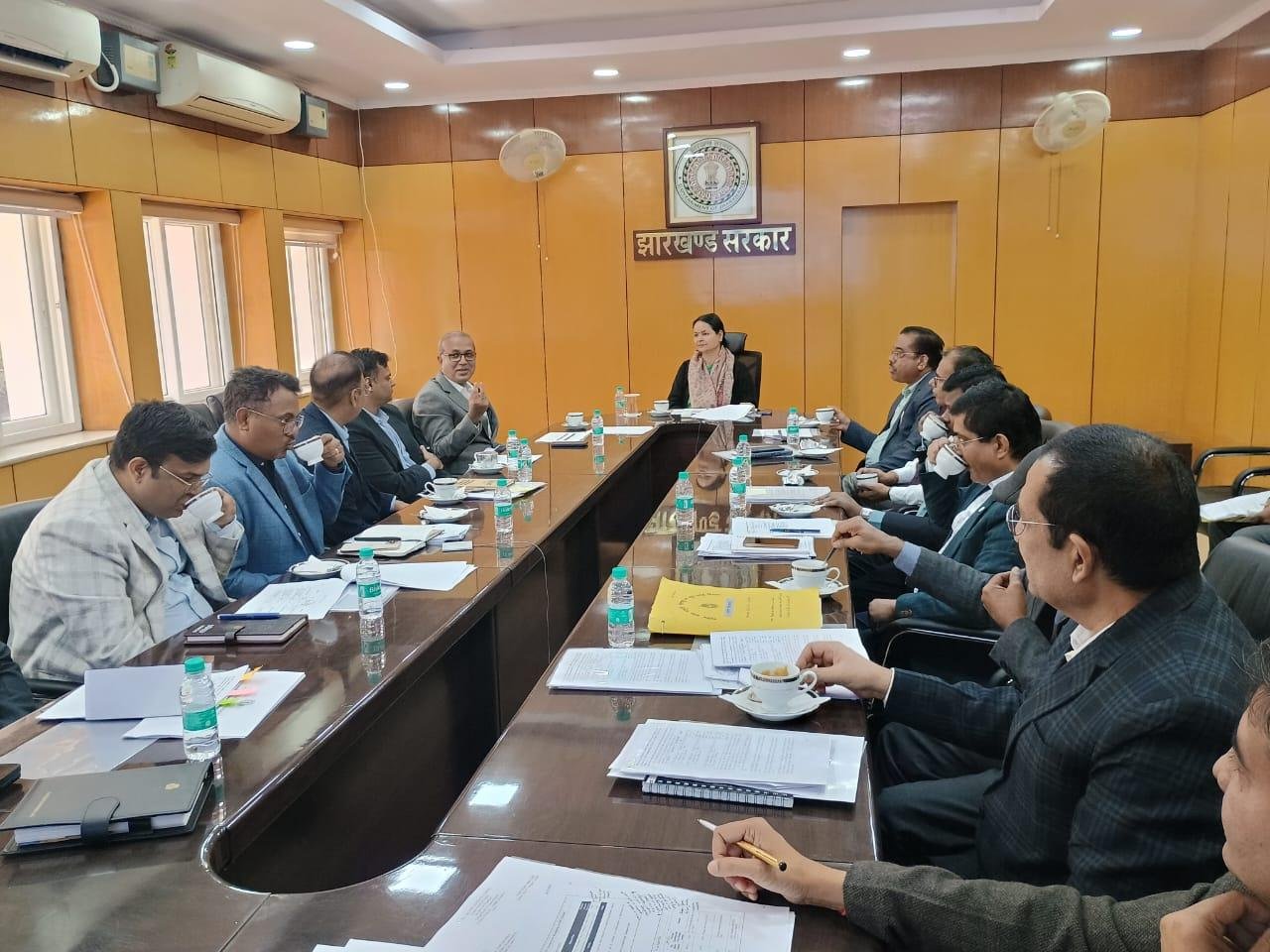 स्कीम फॉर स्पेशल असिस्टेंस टू स्टेट फॉर कैपिटल इनवेस्टमेंट को लेकर मुख्य सचिव की अध्यक्षता में बैठक