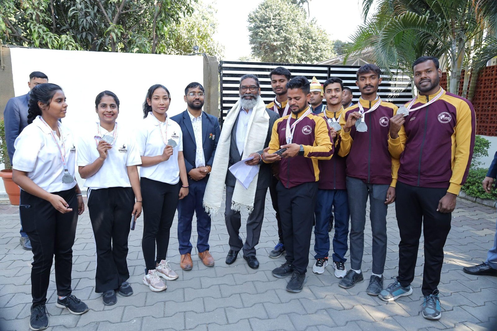 झारखंड जिमनास्टिक एसोसिएशन के खिलाड़ियों ने सीएम हेमन्त सोरेन से की मुलाकात