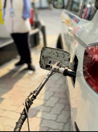 गैस संकट के बीच केंद्र का बड़ा फैसला: Essential Commodities Act लागू, घरेलू और जरूरी सेक्टर को प्राथमिकता