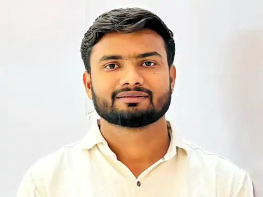 Hathras Engineer Kapil Sharma Writes Book on Smart Farming: किसान के बेटे ने रचा इतिहास, मिल चुका है यंग रिसर्चर अवॉर्ड