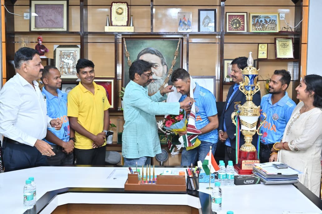Hemant Soren Ne Bharti Def Cricket Teem Ko Di Badhai