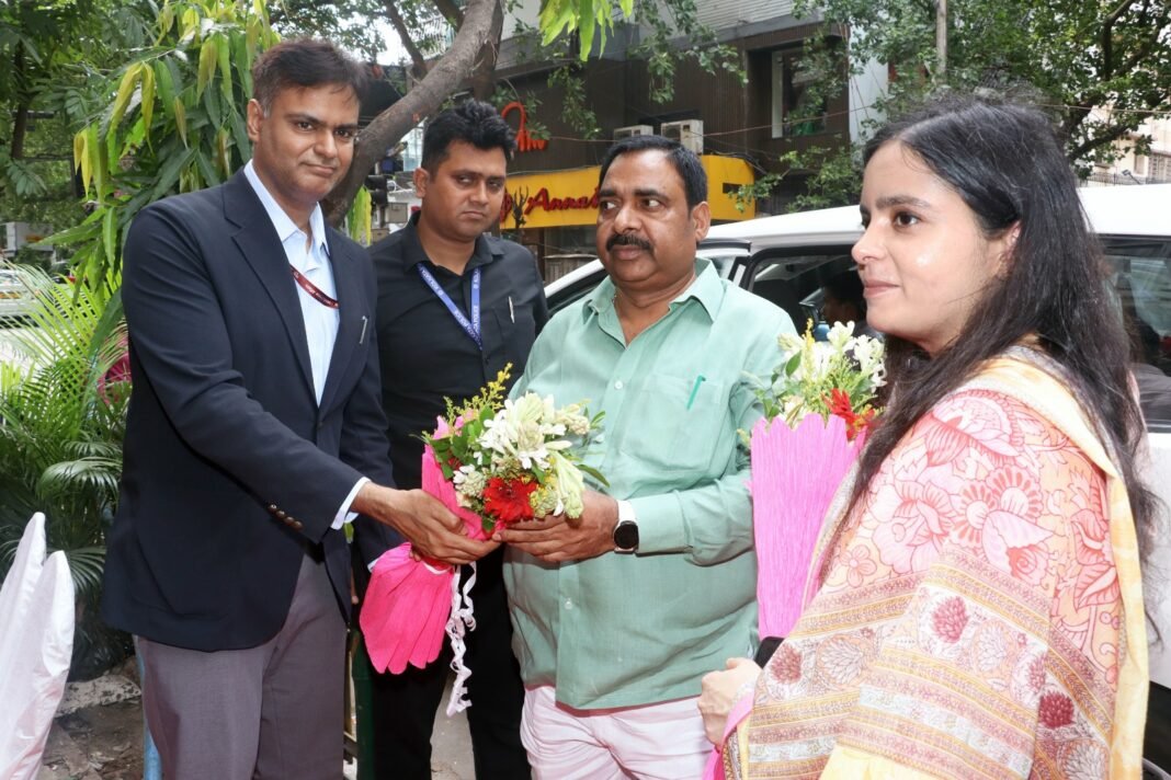 Sanjay Prasad Ne Kolkata Me Imporya Ka Kiya Opening: झारक्राफ्ट के नए इम्पोरियम का उद्घाटन, कारीगरों के सपनों को मिलेगी नई उड़ान