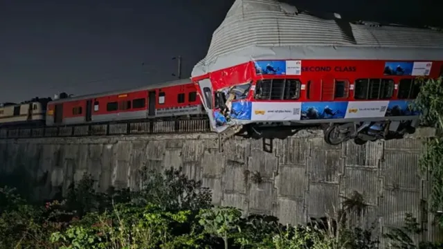Moradabad City Ujjain Express: ऋषिकेश में बोगी पलटी – 5 घंटे देरी से चली ट्रेन, मुरादाबाद के अधिकारी जांच में जुटे Moradabad City