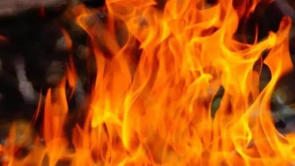 Tuglakabad Fire दिल्ली में पांच मंजिला बिल्डिंग में भीषण आग तीन लोगों की मौत कई फंसे 2026 Tuglakabad Fire
