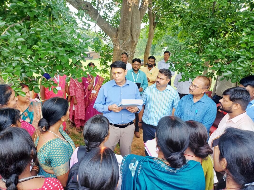 JSLPS CEO का हनी माइग्रेशन सेंटर का निरीक्षण, ग्रामीण महिलाएं शहद उत्पादन से हो रही आत्मनिर्भर JSLPS CEO