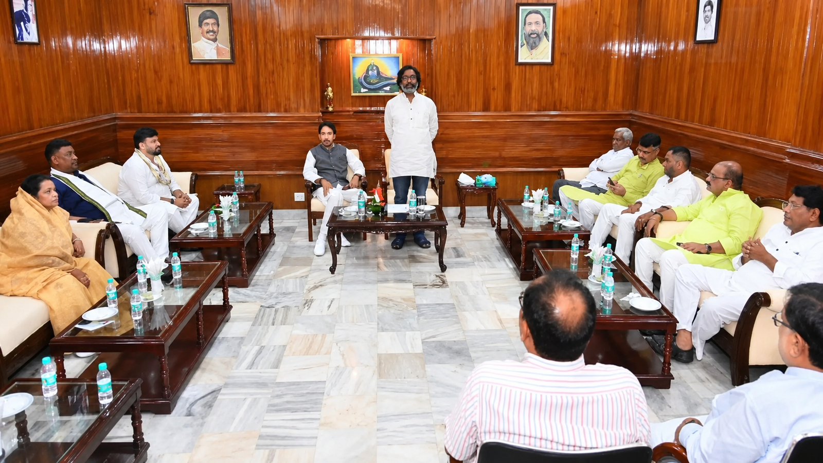 पूर्व विधायकों की सुविधाओं पर उठी मांगें, परिसहाय का मानदेय 35 हजार करने और आयकर छूट की मांग