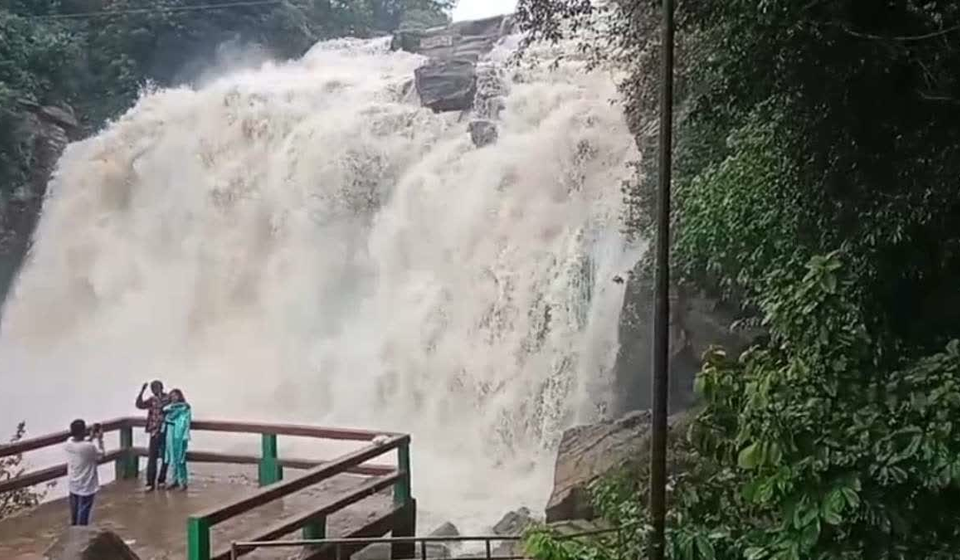रांची के झरने उफान पर, हुंडरू-जोन्हा-सिता फॉल जाने से पहले जान लें प्रशासन का यह आदेश