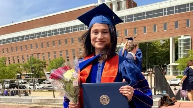 गांव में बिजली नहीं थी, बेटी ने अमेरिका में रचा इतिहास; 4 साल में पूरी की PhD, मास्टर्स में बनीं यूनिवर्सिटी टॉपर