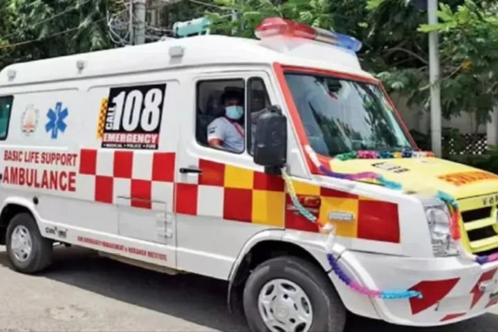 Jharkhand 108 ambulance workers suspend protest until Chhath Puja and warn of an indefinite strike from November 18, 2026.worker strike