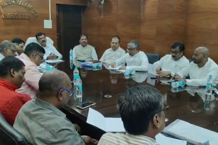 Election Pathshala meeting at polling stations in Jharkhand on November 4 for voter list SIR review.Jharkhand Election Pathshala