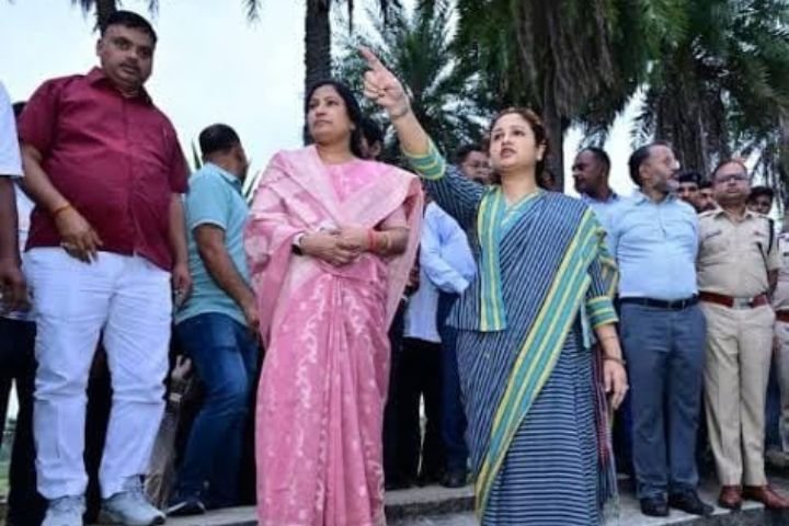 Kalpana Murmu Soren and Giridih DC Ramniwas Yadav inspecting Chhath ghats at Senadoni and Leda.Kalpana Soren Chhath Ghat Inspection