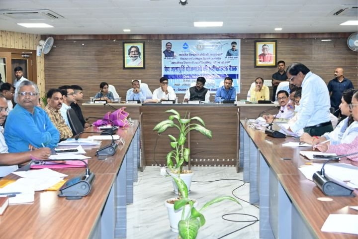 Minister Yogendra Prasad reviews drinking water projects with officials at Giridih Collectorate in Jharkhand.Drinking Water Projects in Jharkhand