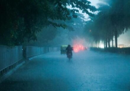 Rainy weather and falling temperatures in Ranchi, Jharkhand, following the impact of Cyclone Arnab.Jharkhand Weather Update