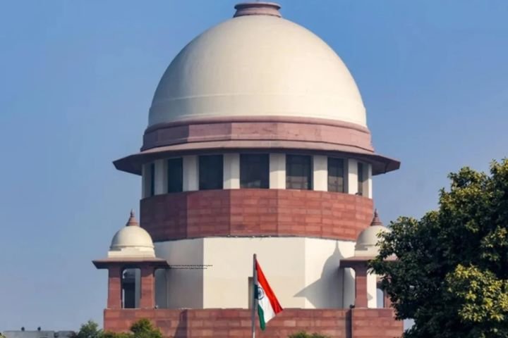 Supreme Court of India and digital fraud awareness highlighting bank accountability and compensation for cyber fraud victims.Digital Fraud Compensation